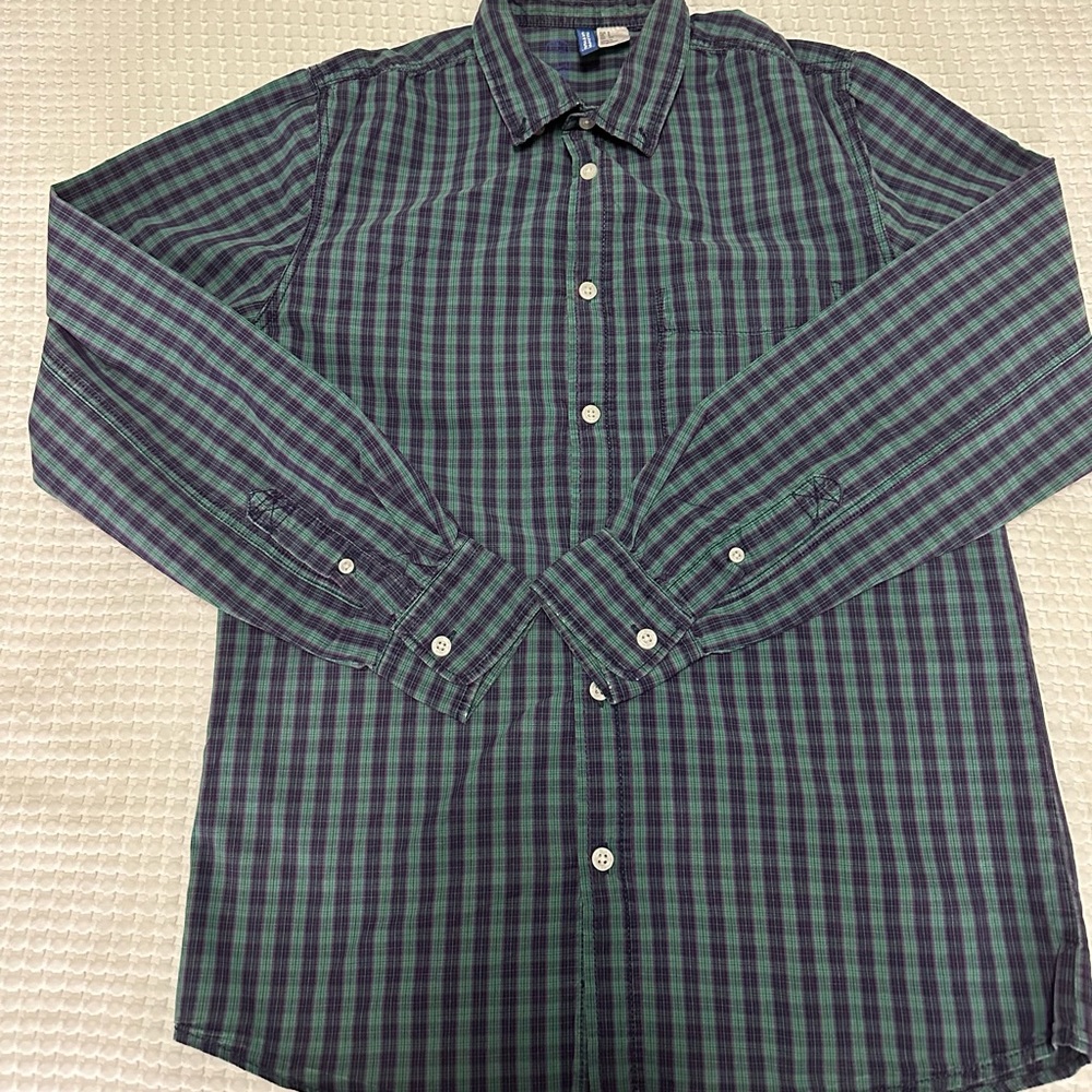 H&M Mens Long Sleeves Shirt.Size Small, Used but in goood condition.